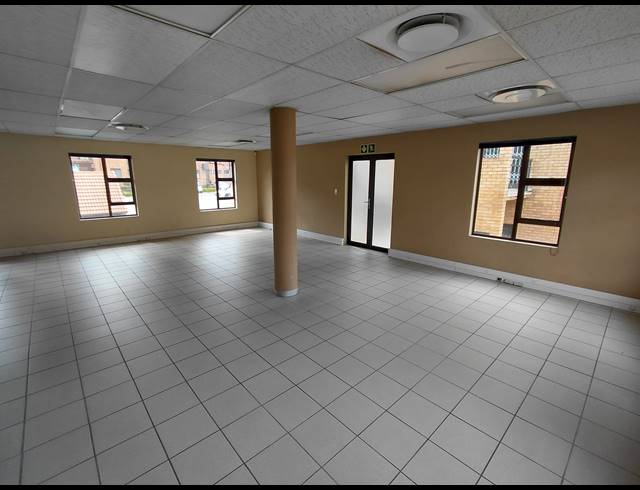 100M² OFFICE TO LET IN FOURWAYS
